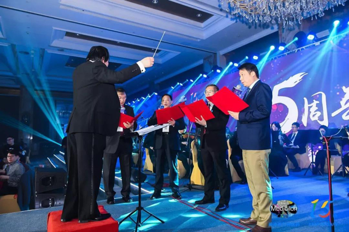 合唱：《故乡的云》