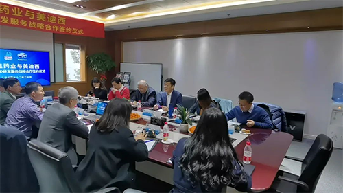 力鑫药业董事长&总经理高悦译、副总经理张倩、首席技术官陈成斌、研发商务总监刘恩桂、总经办主任张梦晗